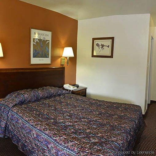 Rodeway Inn & Suites Пендлтон Номер фото