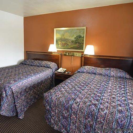 Rodeway Inn & Suites Пендлтон Номер фото