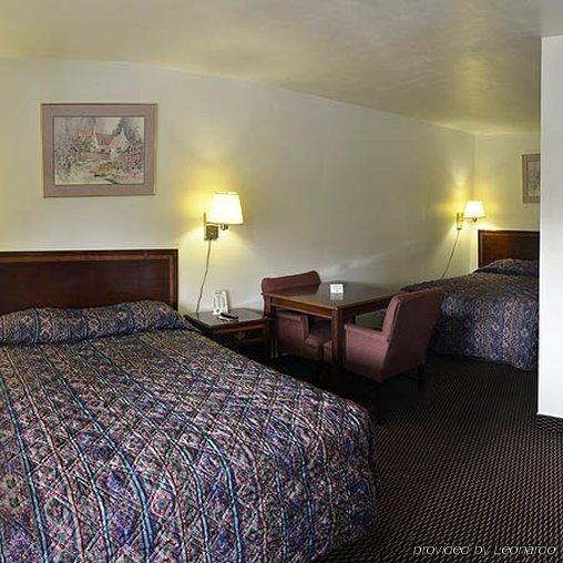 Rodeway Inn & Suites Пендлтон Номер фото