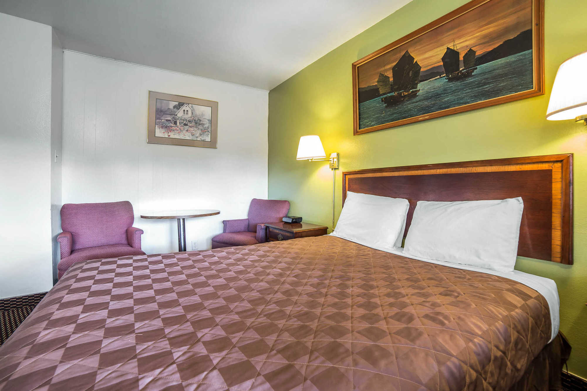 Rodeway Inn & Suites Пендлтон Номер фото