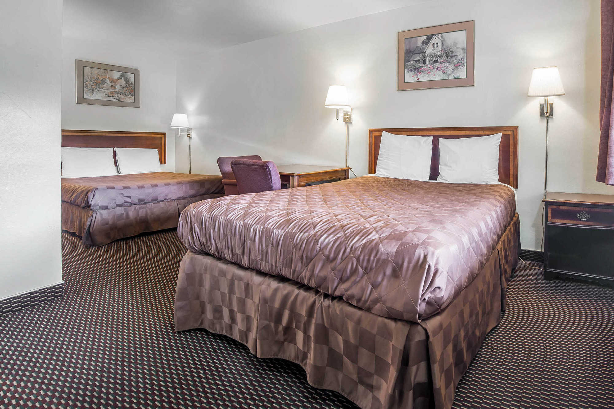 Rodeway Inn & Suites Пендлтон Номер фото